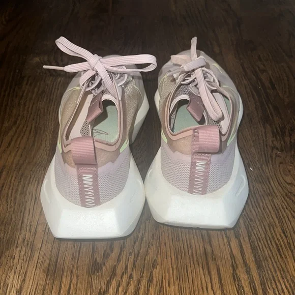 NIKE Vista Lite “Fossil Stone/Desert Dust/Volt” Size 7US - Picture 5 of 7